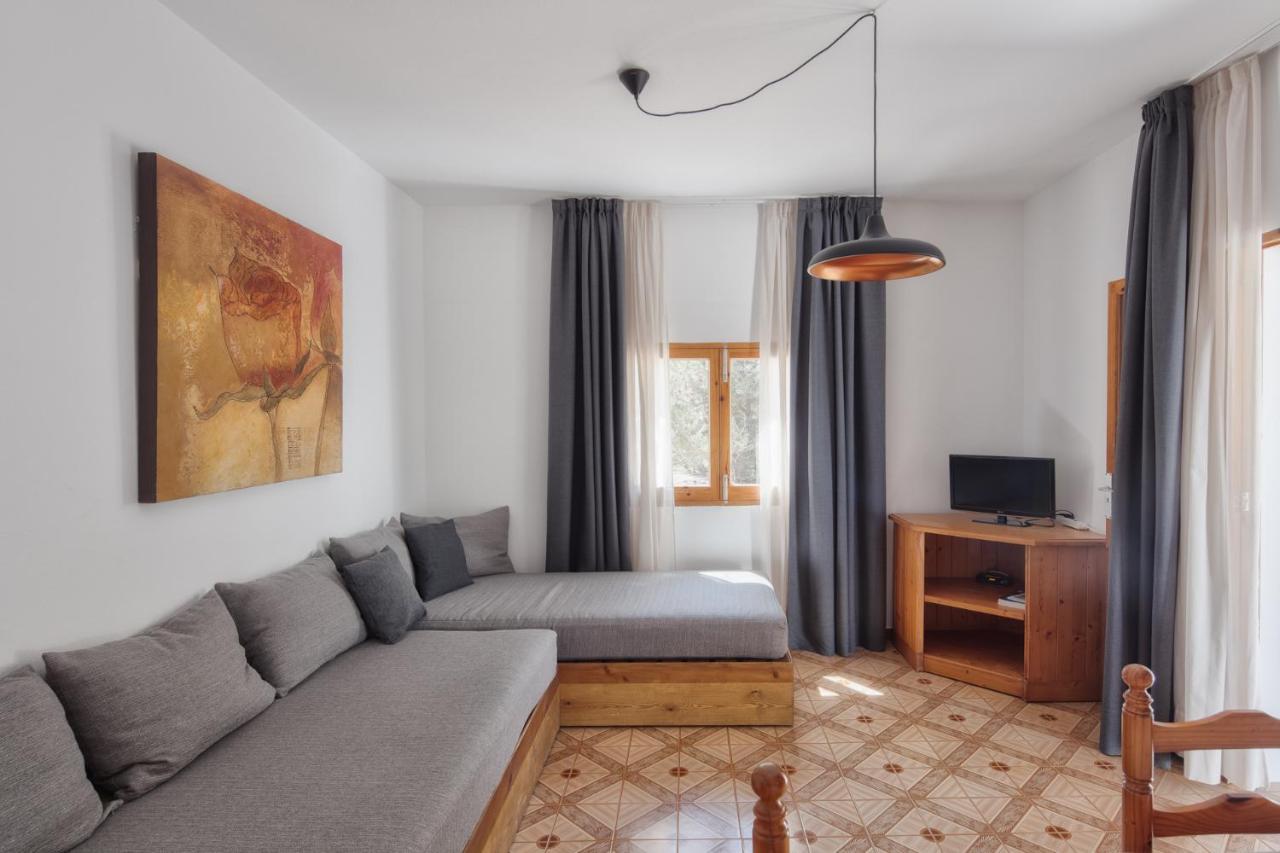 Alojamientos Turisticos Cardona - Apartamento 1 Hab. Standart Es Pujols Εξωτερικό φωτογραφία